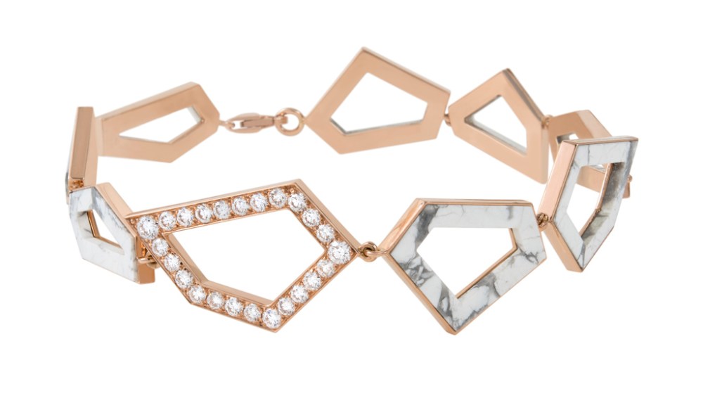 Nuun2. Brecelet Howlite Geometrique arrière plan flou