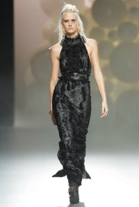 A look by Ana Locking.