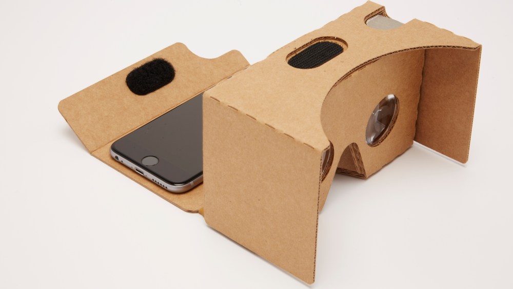 SxSW 2016: Why Virtual Reality and Fashion Make Sense