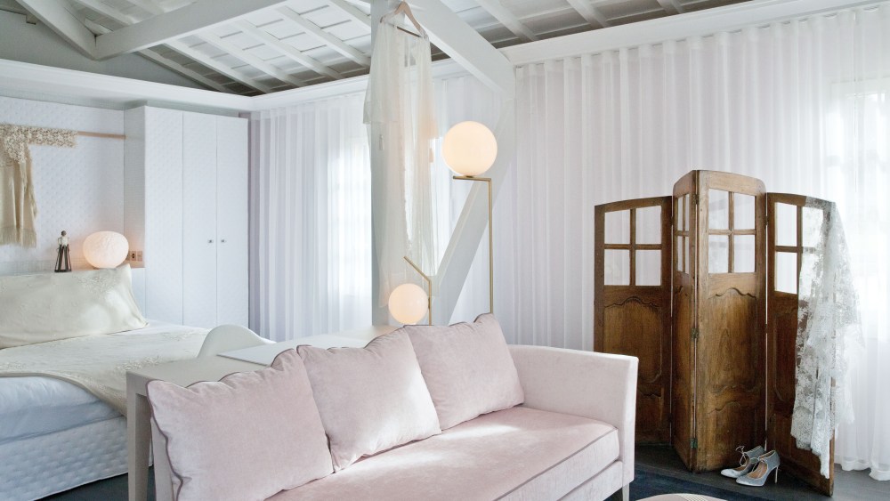 Delphine Manivet design for the Caudalie suite.