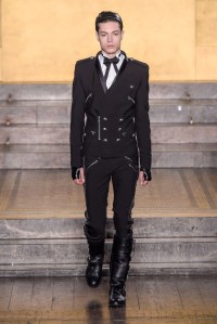 Julien Macdonald RTW Fall 2016