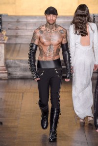 Julien Macdonald RTW Fall 2016