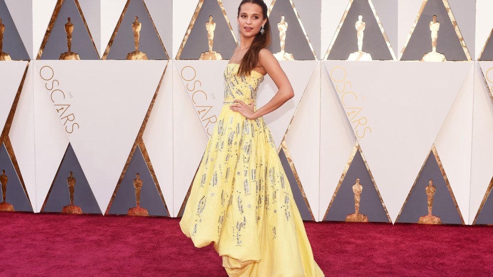 Alicia Vikander wears custom Louis Vuitto 2016 oscars