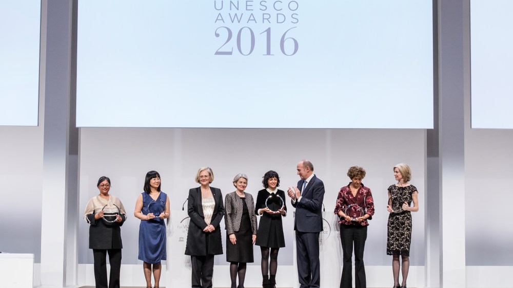 Jean-Paul Agon, Irina Bokova and the laureates of the L'Oréal-UNESCO Awards laureates