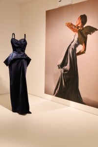 Collection of The Museum at FIT. Museum Purchase. © The Museum at FIT. Photograph by George Chinsee