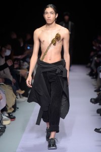 Tokyo New Age RTW Fall 2016: Soshi Otsuki