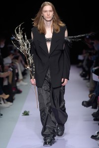 Tokyo New Age RTW Fall 2016: Soshi Otsuki