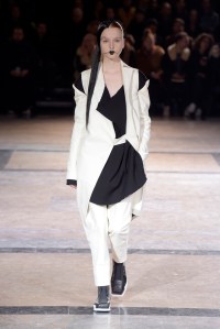 Yohji Yamamoto RTW Fall 2016