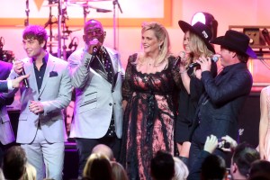 Wesley Stromberg, Randy Jackson, host Nancy Davis, BC Jean, and Clay Walker perform onstage.