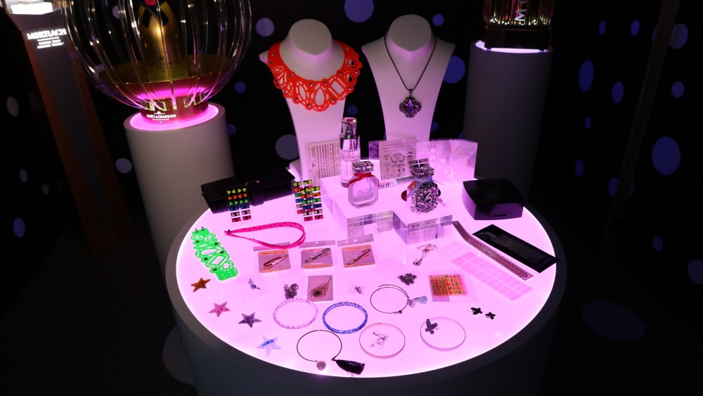 Fragrance packaging that doubles as jewelry