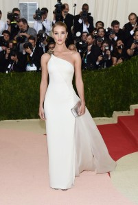 Rosie Huntington-Whiteley met gala 2016