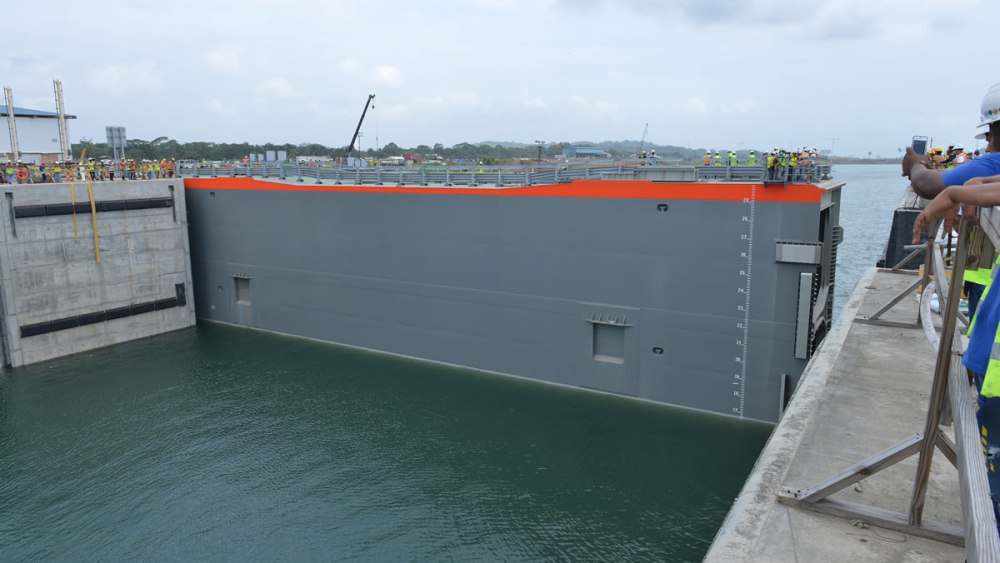 China COSCO to be First Vessel Through Expanded Panama Canal in June