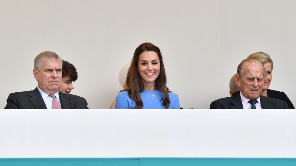 British Royals Carry on With Street Party for Queen Despite London Rain