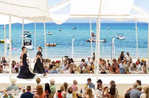 Oscar de la Renta Saks Fifth Avenue Lake Tahoe benefit fashion show 2016