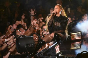 Beyoncé's Best On Stage Looks