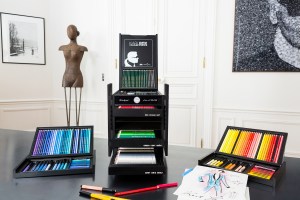 Karlbox containing 350 tools for drawing and painting