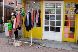 The exterior of the Hayatochiri boutique.
