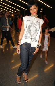 Rihanna at MTV VMAs 2013