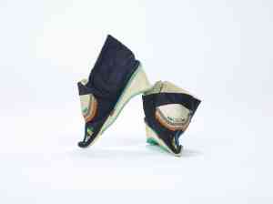 "Lotus" shoes made with black silk