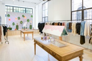 Pia, The Store