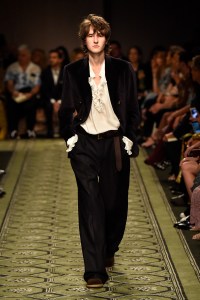 Burberry September 2016 Buy-Now Seasonless Show