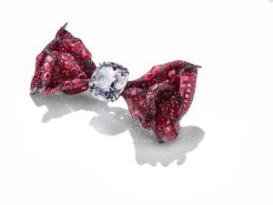 A ribbon brooch from Cindy Chao The Art Jewel's 2016 Masterpiece XV collection