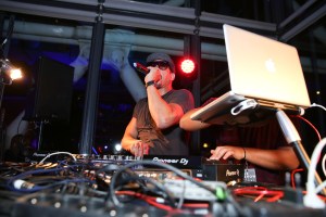 Joey Starr mixing tunes