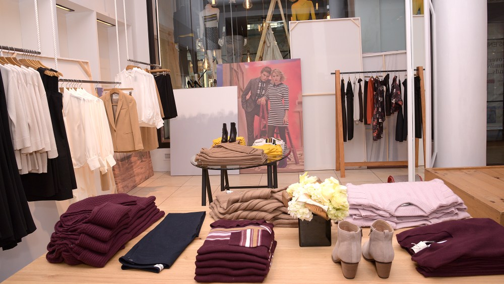 The atmosphere at the Lands' End store.
