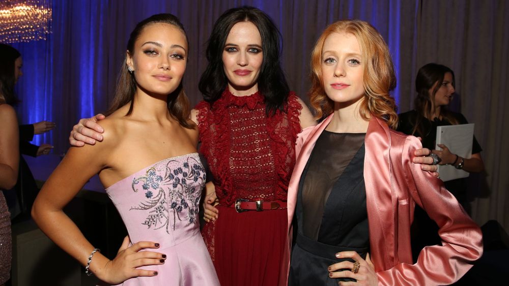 Ella Purnell, Eva Green, and Lauren McCrostie