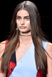 Versace RTW Spring 2017