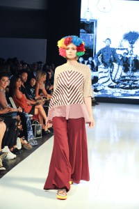Jajaka by Ivan Gunawan RTW Spring 2017
