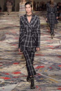 Alexander McQueen RTW Spring 2017