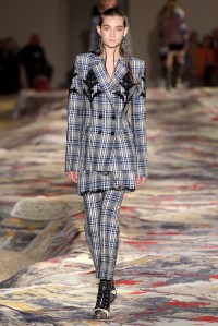 Alexander McQueen RTW Spring 2017