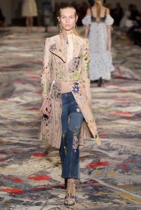 Alexander McQueen RTW Spring 2017