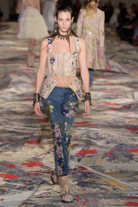 Alexander McQueen RTW Spring 2017