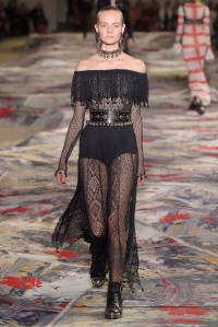 Alexander McQueen RTW Spring 2017