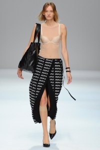 Dressedundressed RTW Spring 2017 Tokyo Fashion Week