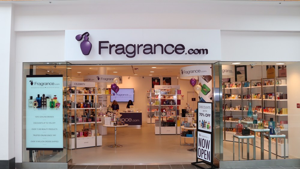 Fragrance.com Experiments With Holiday Pop-up