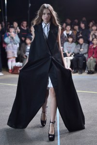 Mikio Sakabe RTW Spring 2017 Tokyo Fashion Week