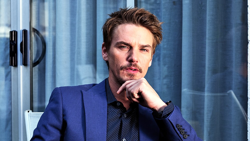 Actor-Singer Riley Smith Plays Leading Man in CW's 'Frequency'