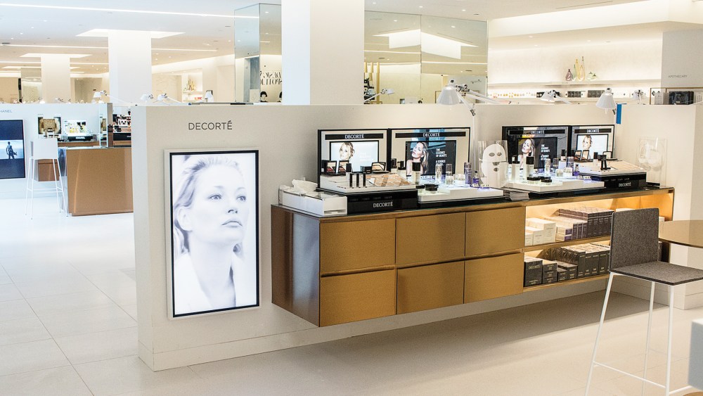 Thriving E-commerce Refocuses Retailers on In-Store Service