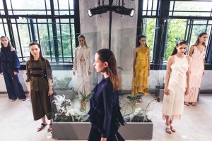 Looks from Xu Zhi.