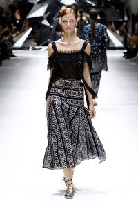 Shiatzy Chen RTW Spring 2017