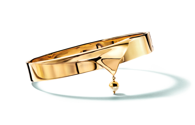 A Tiffany x Eddie Borgo necklace.