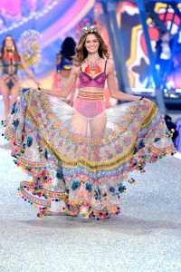 2016 Victoria's Secret Fashion Show
