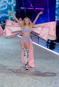 2016 Victoria's Secret Fashion Show: All the Looks