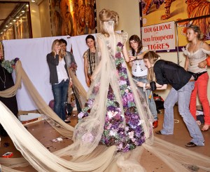 ‘Unseen’ Backstage Alexander McQueen photos from the new Robert Fairer Book.