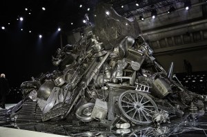 ‘Unseen’ Backstage Alexander McQueen photos from the new Robert Fairer Book.