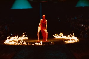 ‘Unseen’ Backstage Alexander McQueen photos from the new Robert Fairer Book.