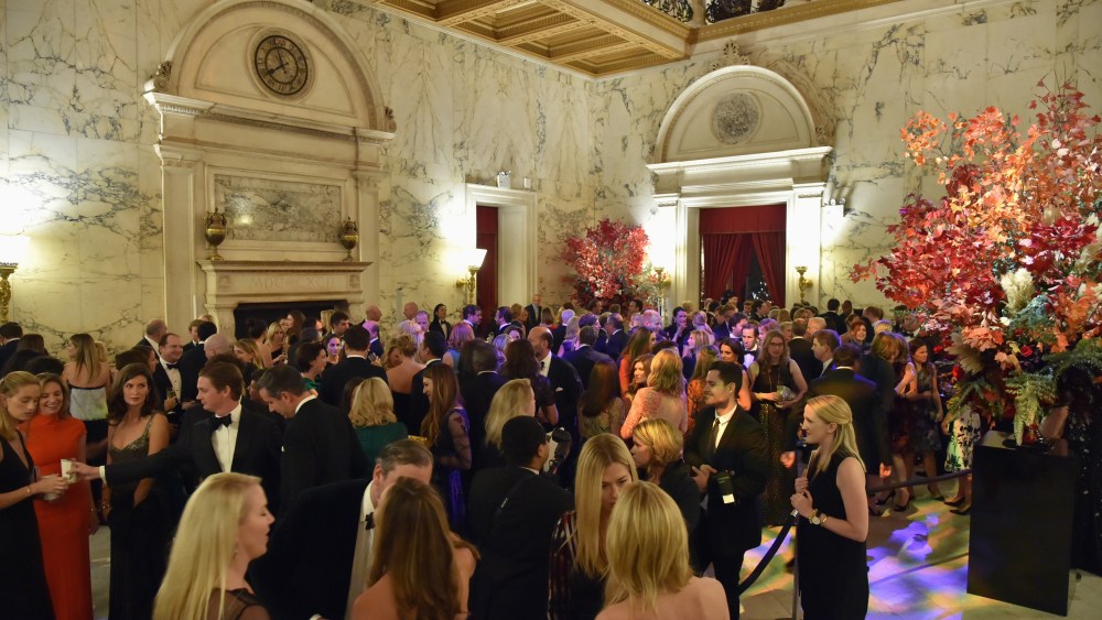 The atmosphere at the Metropolitan Club.